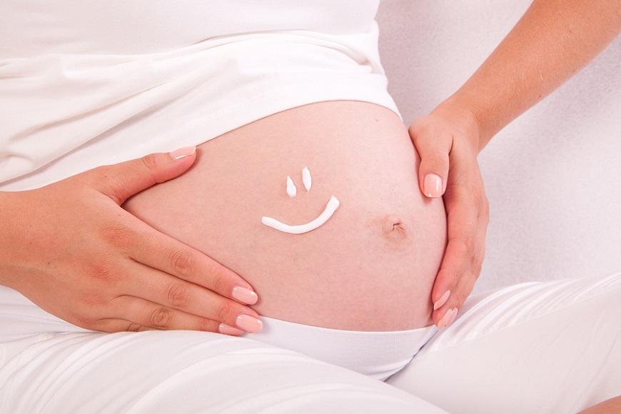 أولى خطوات العناية بالبشرة أثناء الحمل 