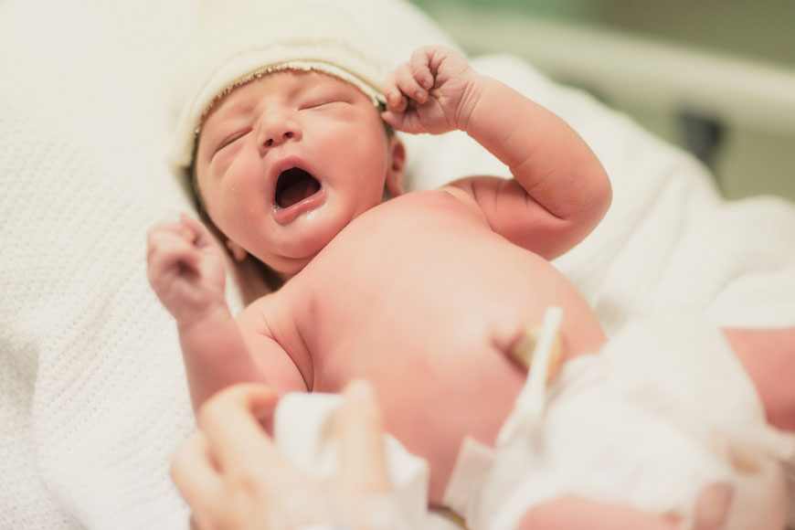 الولادة القيصرية في الإمارات: المستشفيات والتكاليف  
