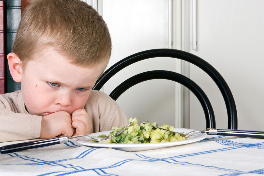 كيف تتعاملين مع الأطفال الذين يرفضون تناول كافة أصناف الطعام؟ 