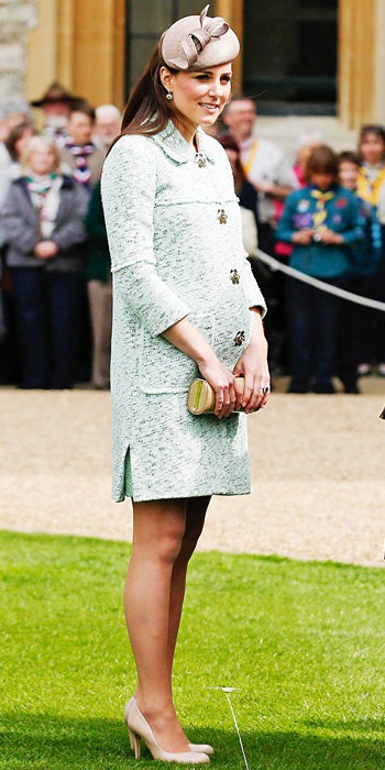 Who said you can’t wear tight when pregnant. Kate’s bump debuted in this mint green Mulberry coat. Who said you can’t wear tight when pregnant. Kate’s bump debuted in this mint green Mulberry coat.