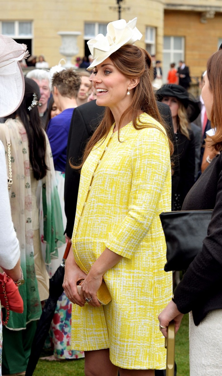 Kate wore this festive yellow frock to a garden party at Buckingham, and it’s definitely her colour!  