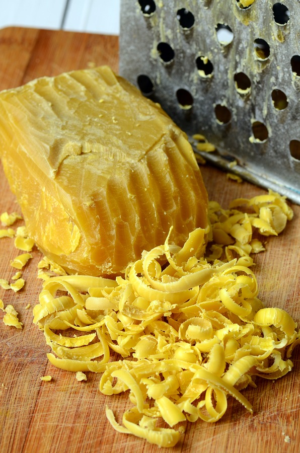 Raw beeswax to combat stretchmarks