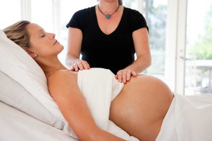 A Guide to Giving Birth With a Doula in Dubai 