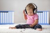 كيف تعرفين إن كان طفلك يعاني من مشاكل في السمع؟