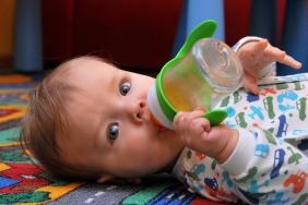 Here's Why You Shouldn't Give Fruit Juices To Your Baby