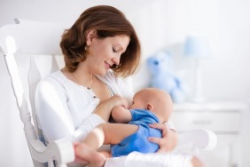 The Pros And Cons Of Both Breastfeeding And Bottle-feeding