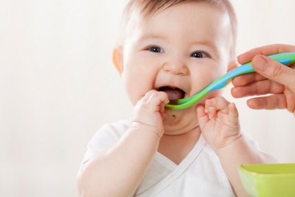 5 Sure Signs Your Baby Is Ready For Solid Food