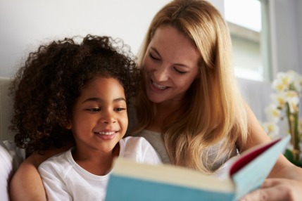 تعليم طفلك القراءة في البيت
