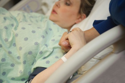 Research: Holding Your Partner's Hand During Labour Eases Pain 