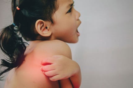 This is What to do if Your Child Gets Stung this Summer